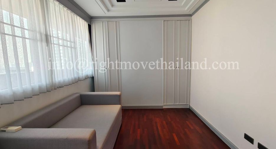 For sale 3 bedrooms condo in Watthana, Bangkok