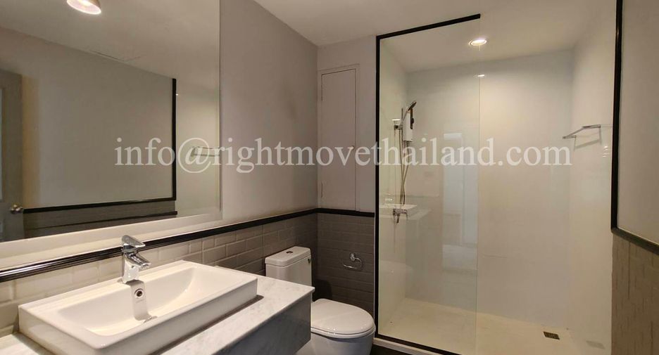 For sale 3 bedrooms condo in Watthana, Bangkok