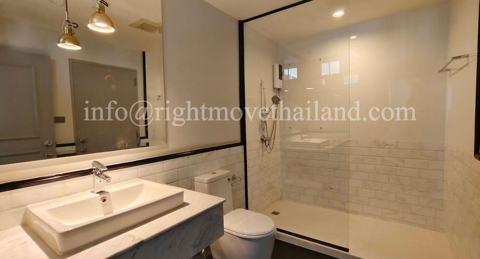 For sale 3 bedrooms condo in Watthana, Bangkok