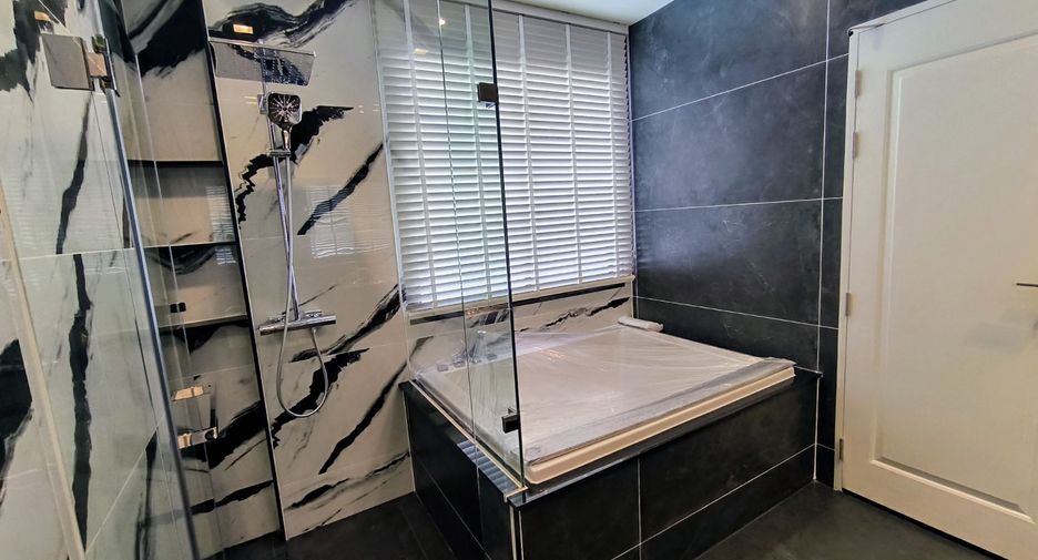 For sale 4 bedrooms house in Lat Krabang, Bangkok