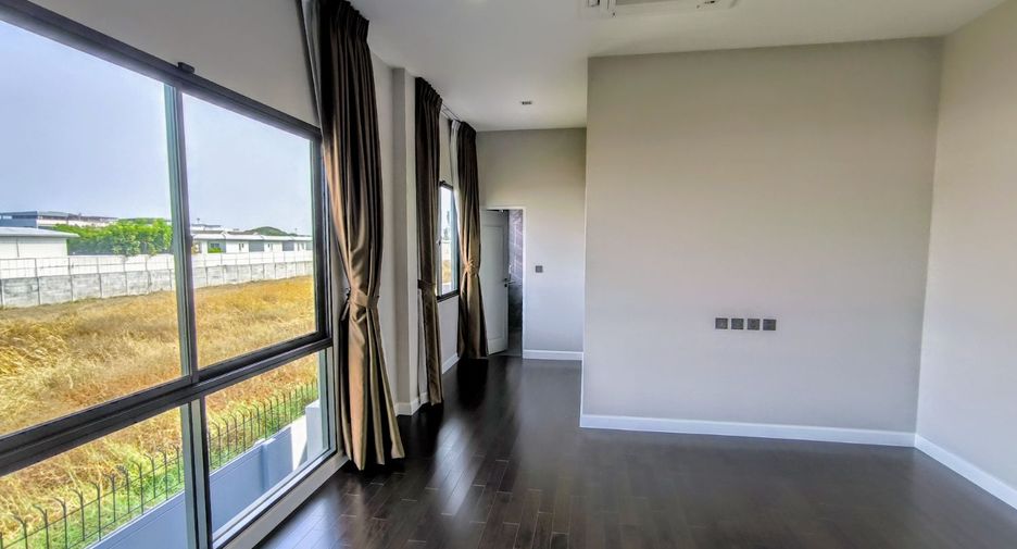 For sale 4 bedrooms house in Lat Krabang, Bangkok
