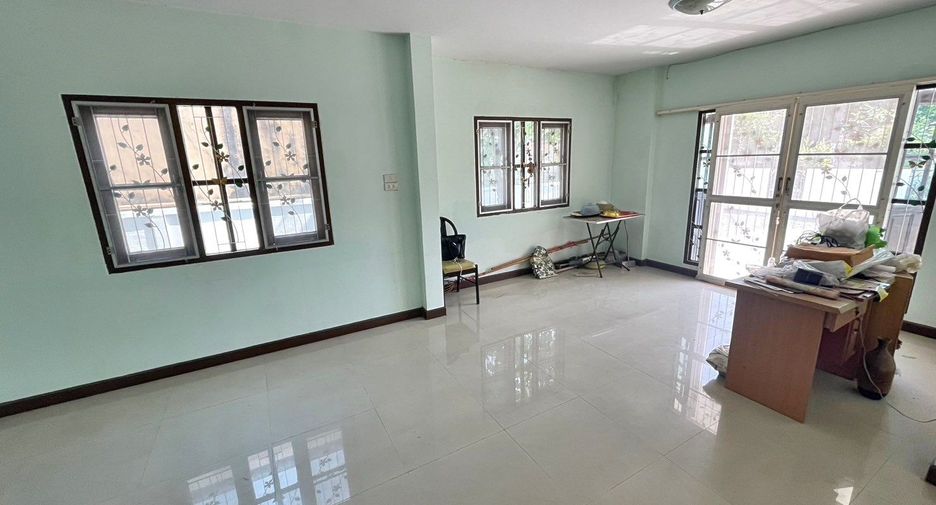 For sale 3 bedrooms house in Khlong Sam Wa, Bangkok
