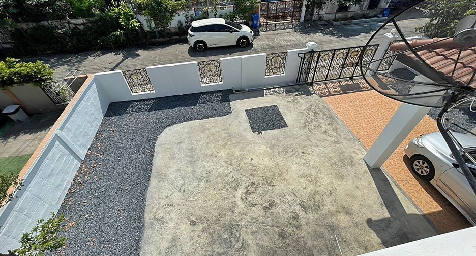 For sale 3 bedrooms house in Khlong Sam Wa, Bangkok