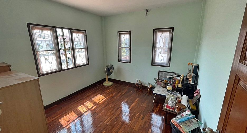 For sale 3 bedrooms house in Khlong Sam Wa, Bangkok