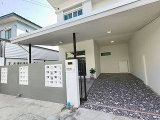 For sale 3 bed townhouse in Khlong Sam Wa, Bangkok
