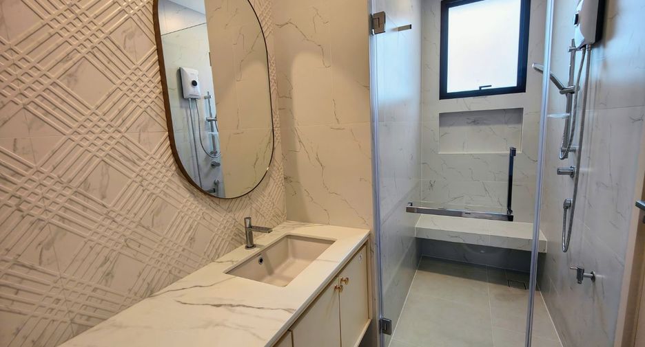 Casa en alquiler de 4 habitaciones en Saphan Sung, Bangkok