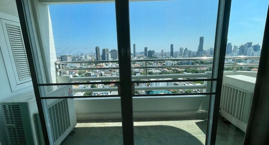 For sale 3 bedrooms condo in Watthana, Bangkok