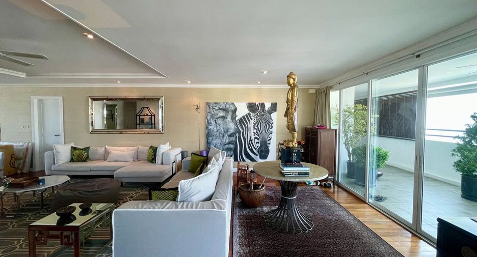 For sale 3 bedrooms condo in Watthana, Bangkok