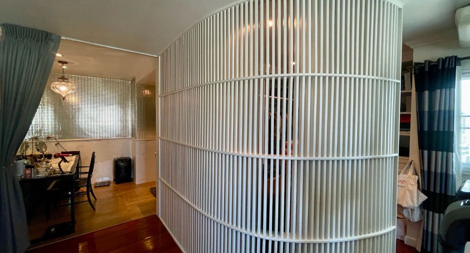 For sale 3 bedrooms condo in Watthana, Bangkok