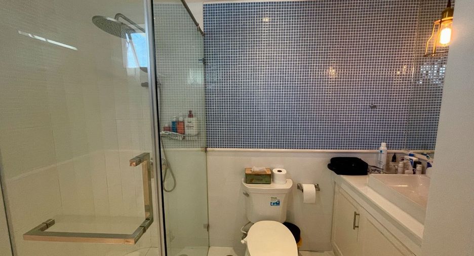 For sale 3 bedrooms condo in Watthana, Bangkok