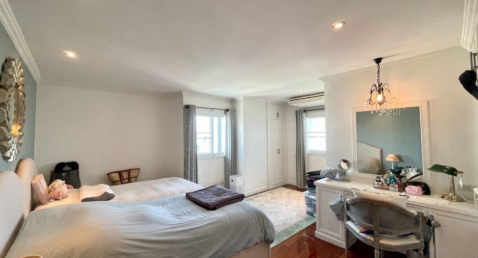 For sale 3 bedrooms condo in Watthana, Bangkok