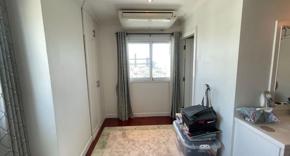 For sale 3 bedrooms condo in Watthana, Bangkok
