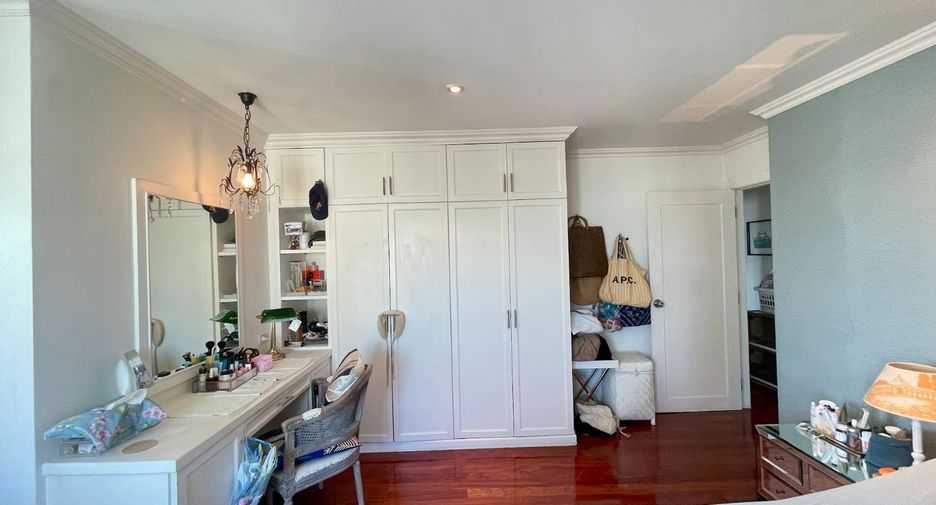 For sale 3 bedrooms condo in Watthana, Bangkok