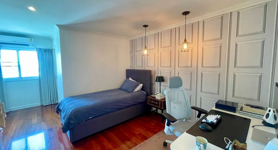 For sale 3 bedrooms condo in Watthana, Bangkok