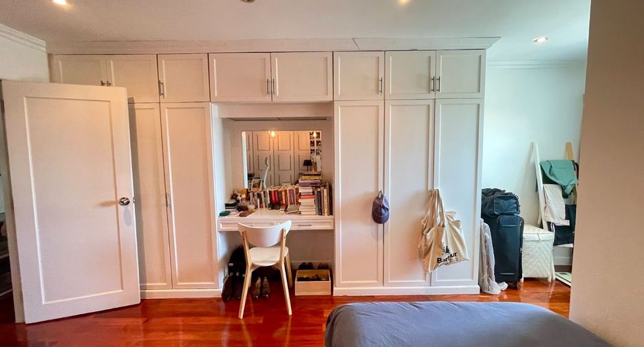 For sale 3 bedrooms condo in Watthana, Bangkok