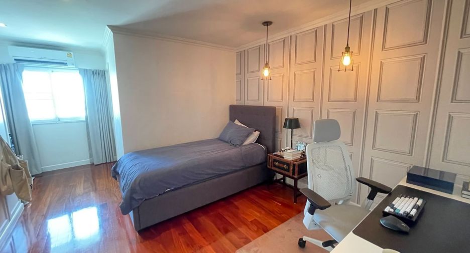 For sale 3 bedrooms condo in Watthana, Bangkok