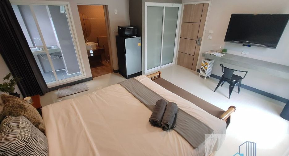 For sale 42 bedrooms apartment in Phra Khanong, Bangkok