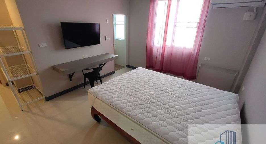 For sale 42 bedrooms apartment in Phra Khanong, Bangkok