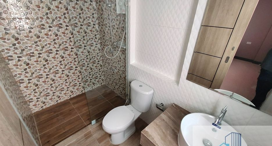 For sale 42 bedrooms apartment in Phra Khanong, Bangkok