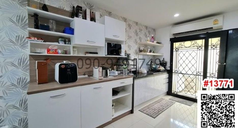 For rent 3 bedrooms townhouse in Prawet, Bangkok