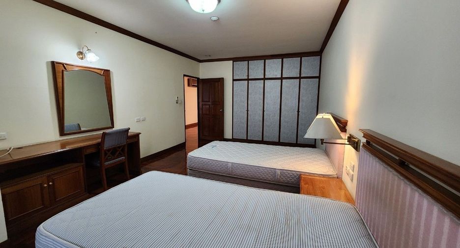 For rent 3 bedrooms apartment in Khlong Toei, Bangkok