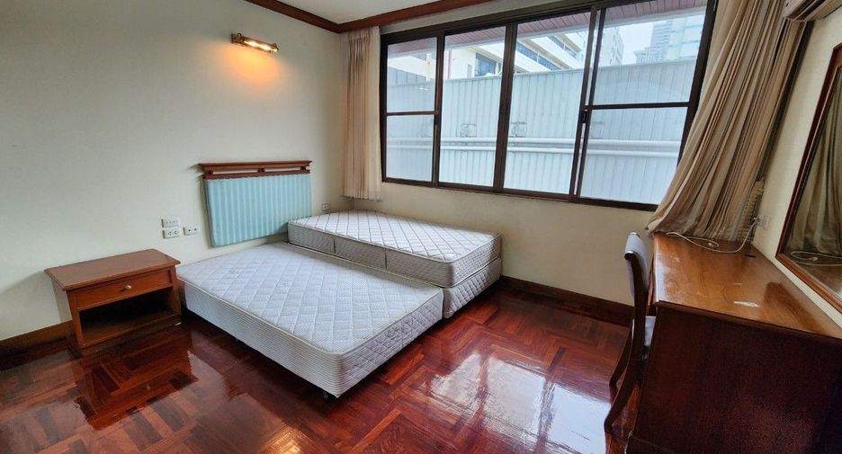 For rent 3 bedrooms apartment in Khlong Toei, Bangkok