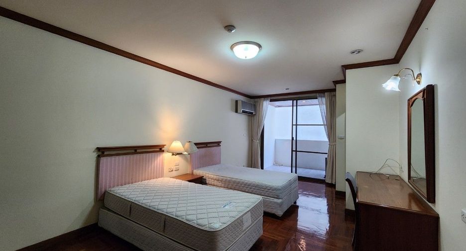 For rent 3 bedrooms apartment in Khlong Toei, Bangkok