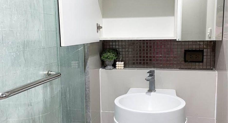 For sale 1 bed condo in Phaya Thai, Bangkok