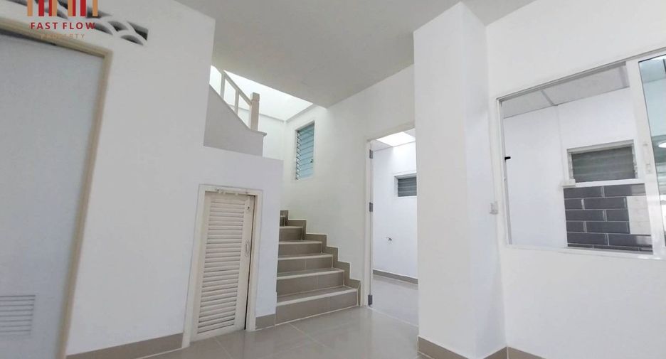 Reihenhaus zum Kauf mit 3 Zimmer in Khlong Luang, Pathum Thani