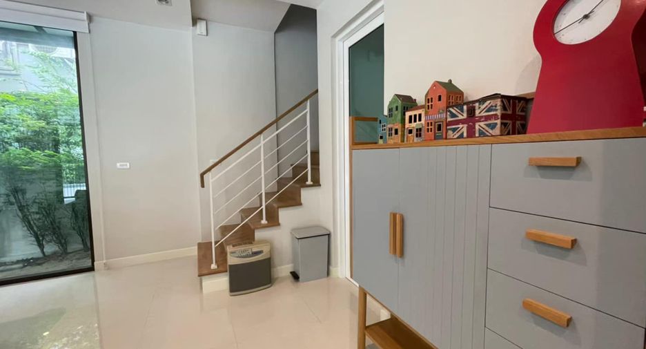 For rent and for sale 4 bedrooms house in Lat Phrao, Bangkok