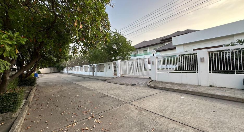 Haus zur Miete und zum Kauf mit 7 Zimmer in Bang Phli, Samut Prakan