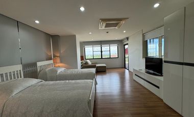 For rent 3 bed condo in Mueang Nonthaburi, Nonthaburi