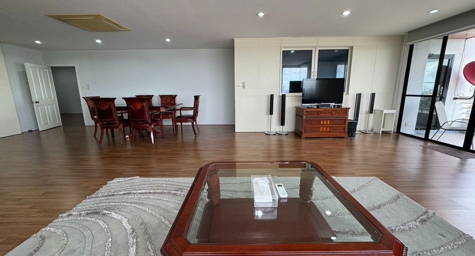 For rent 3 bed condo in Mueang Nonthaburi, Nonthaburi