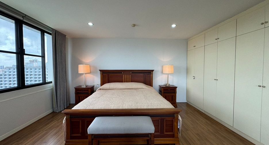 For rent 3 bed condo in Mueang Nonthaburi, Nonthaburi
