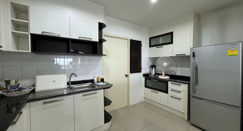 For rent 3 bed condo in Mueang Nonthaburi, Nonthaburi