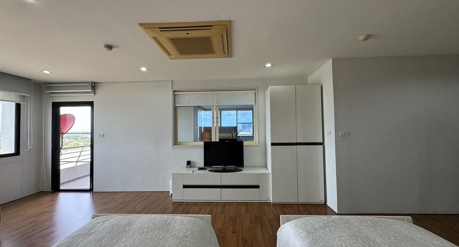 For rent 3 bed condo in Mueang Nonthaburi, Nonthaburi