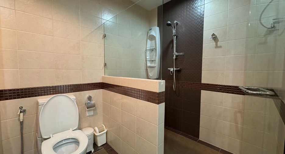 For rent 3 bed condo in Mueang Nonthaburi, Nonthaburi