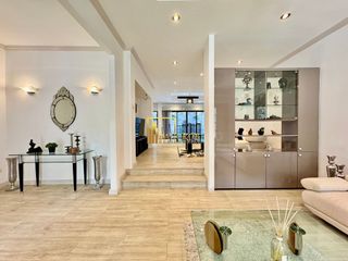 For rent 3 bedrooms townhouse in Khlong Toei, Bangkok