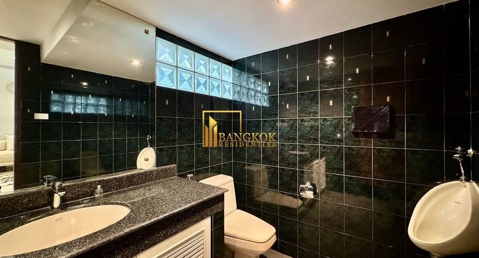 For rent 3 bedrooms townhouse in Khlong Toei, Bangkok