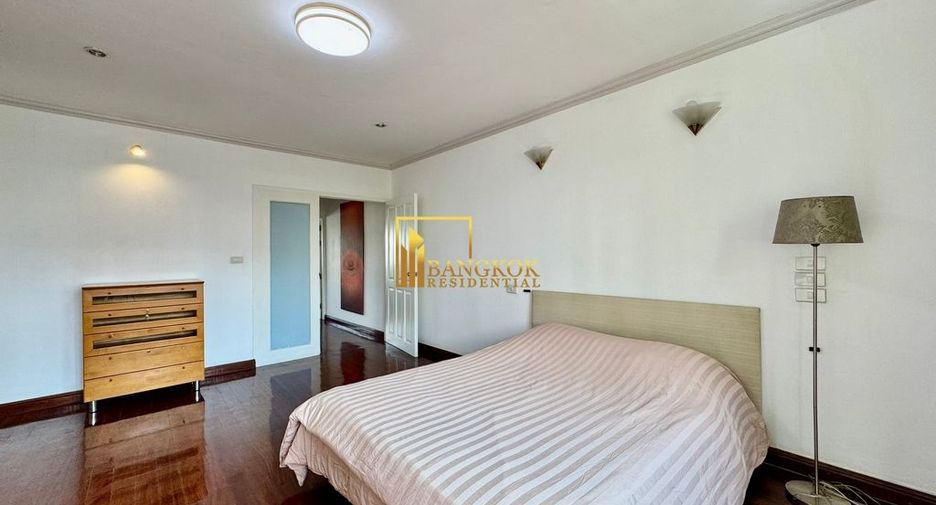 For rent 3 bedrooms townhouse in Khlong Toei, Bangkok