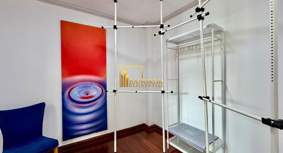 For rent 3 bedrooms townhouse in Khlong Toei, Bangkok