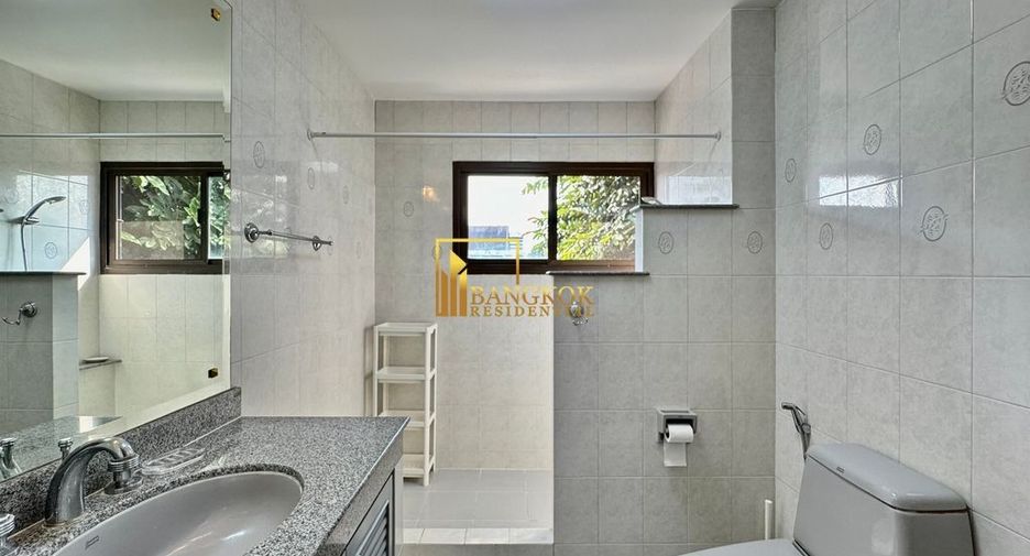 For rent 3 bedrooms townhouse in Khlong Toei, Bangkok