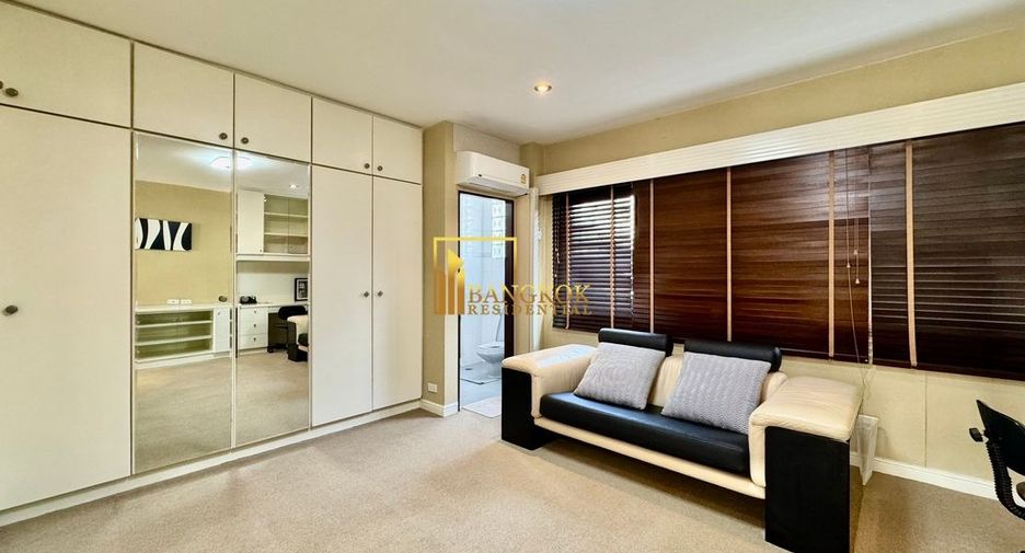 For rent 3 bedrooms townhouse in Khlong Toei, Bangkok