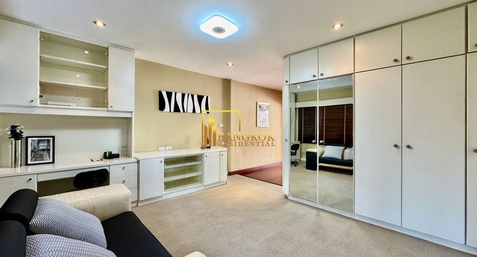 For rent 3 bedrooms townhouse in Khlong Toei, Bangkok