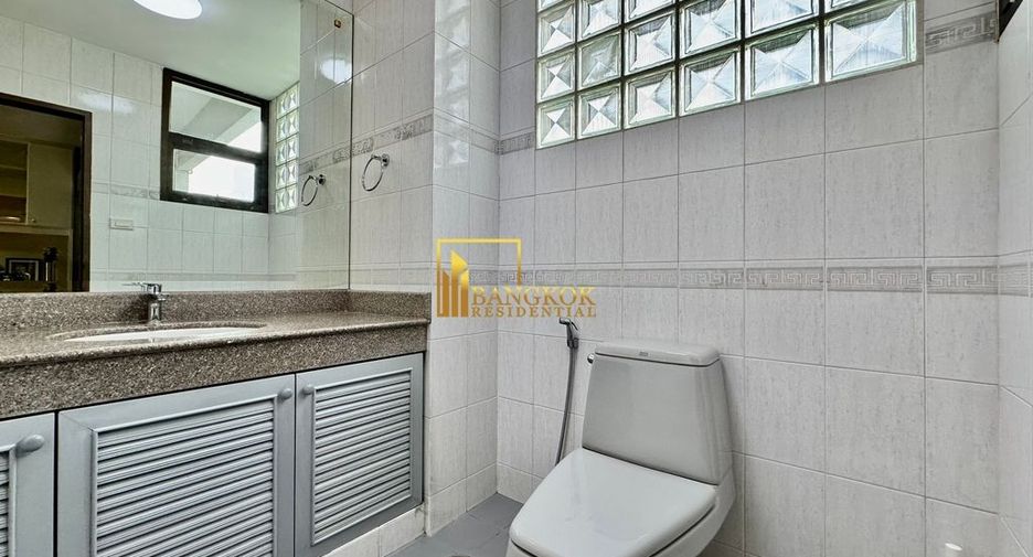 For rent 3 bedrooms townhouse in Khlong Toei, Bangkok