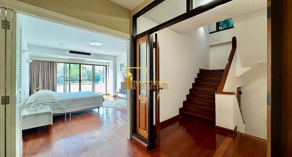 For rent 3 bedrooms townhouse in Khlong Toei, Bangkok