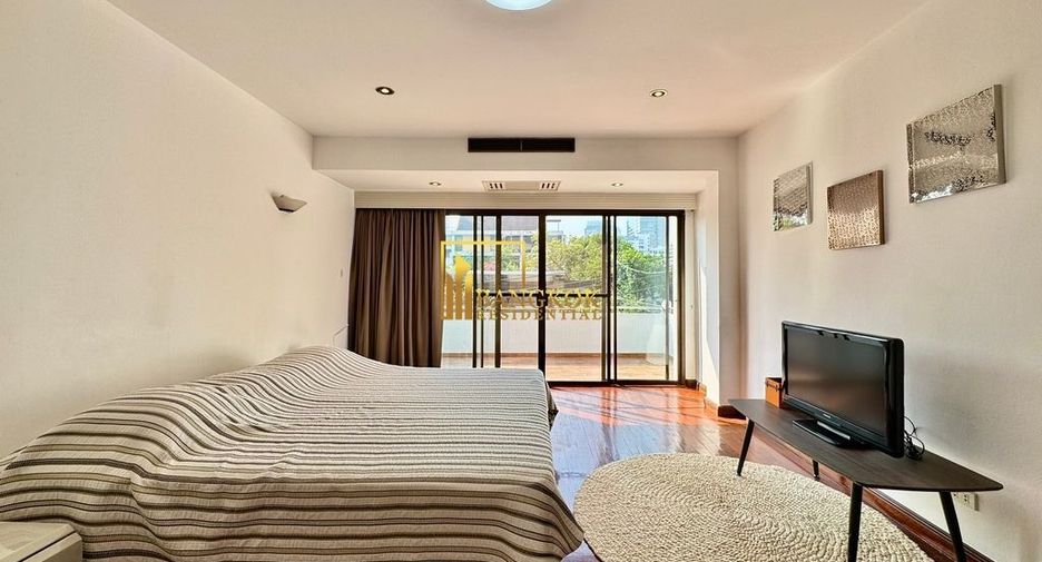 For rent 3 bedrooms townhouse in Khlong Toei, Bangkok