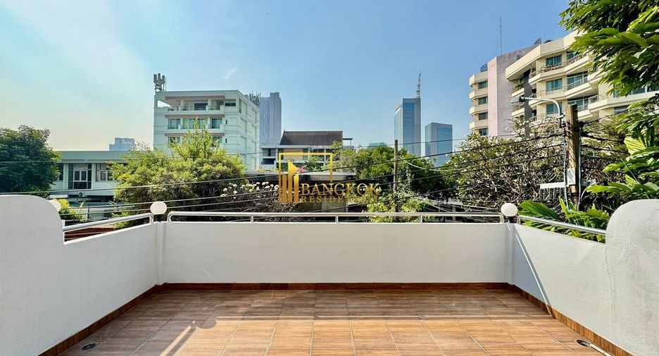 For rent 3 bedrooms townhouse in Khlong Toei, Bangkok