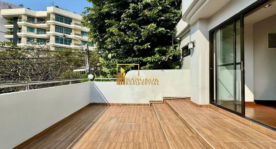 For rent 3 bedrooms townhouse in Khlong Toei, Bangkok