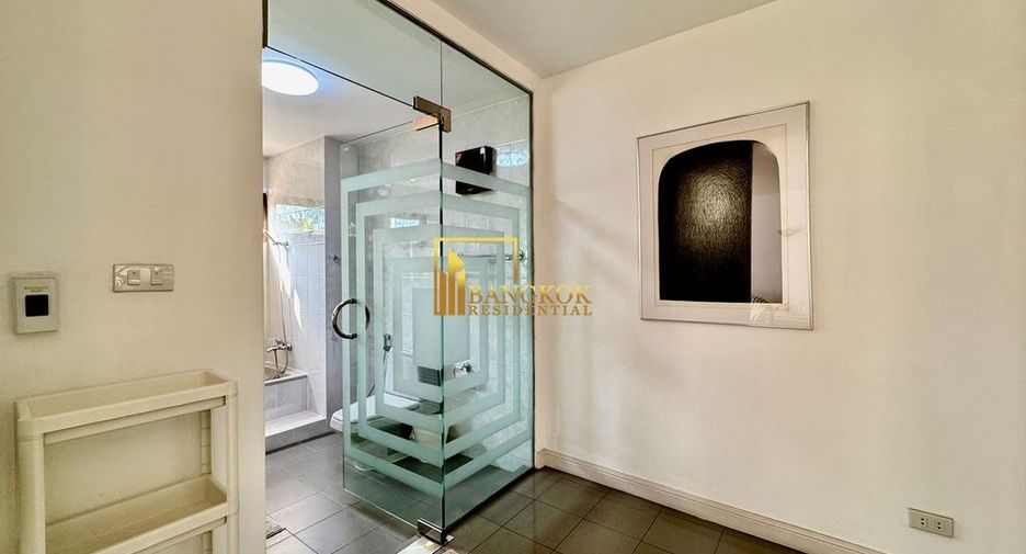 For rent 3 bedrooms townhouse in Khlong Toei, Bangkok